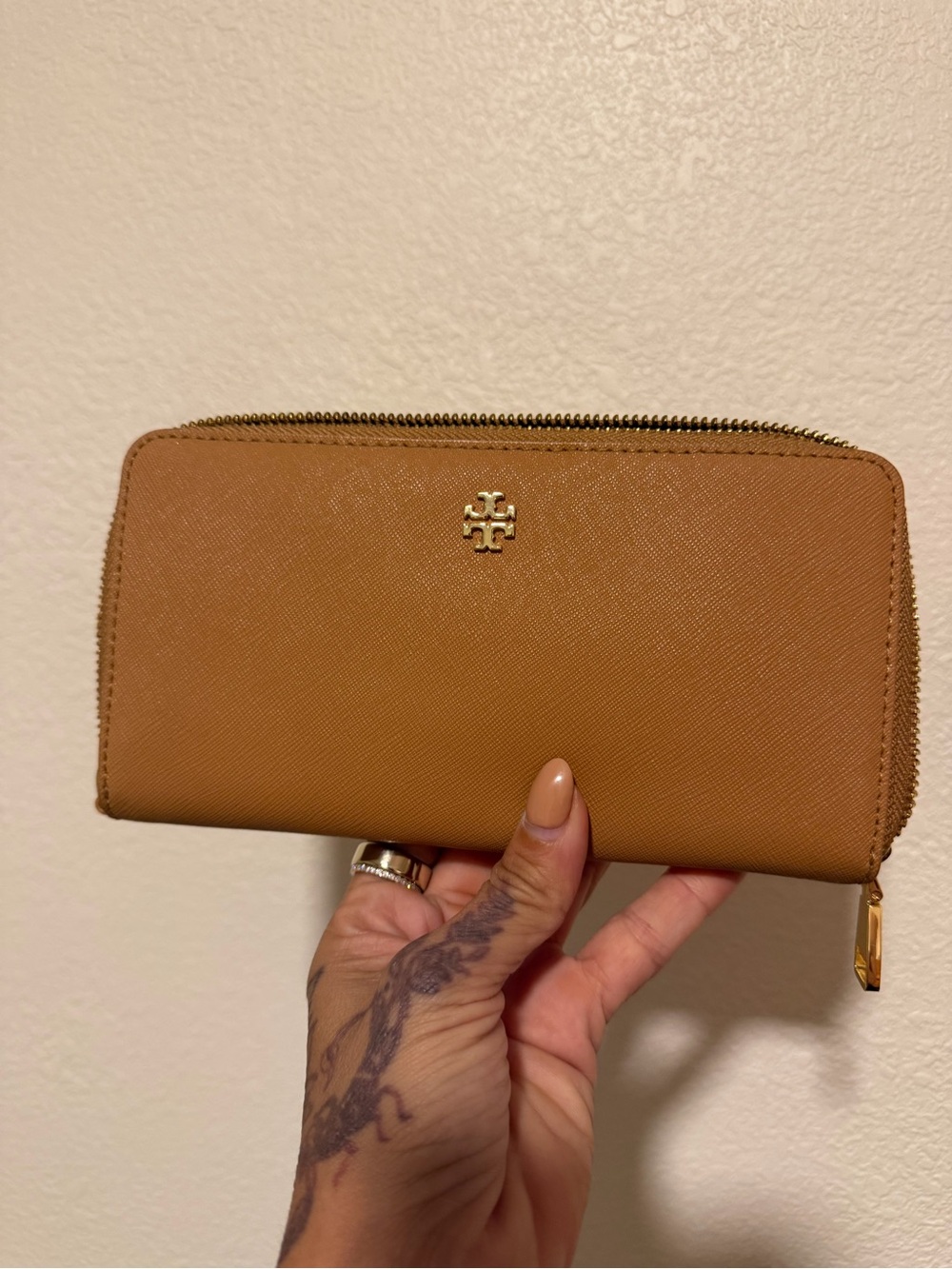 Tory Burch Zip-Around Continental Wallet in Cognac